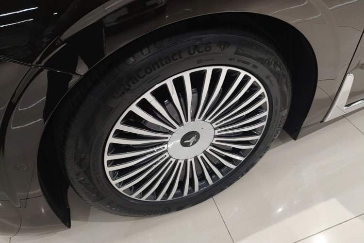 Used VOYAH Dream 2025 PHEV Four-Wheel-Drive Flagship Kunpeng Edition Exterior 4