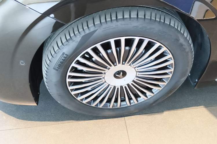 Used VOYAH Dream 2025 PHEV Four-Wheel-Drive Flagship Version – Qiankun Edition Exterior 4