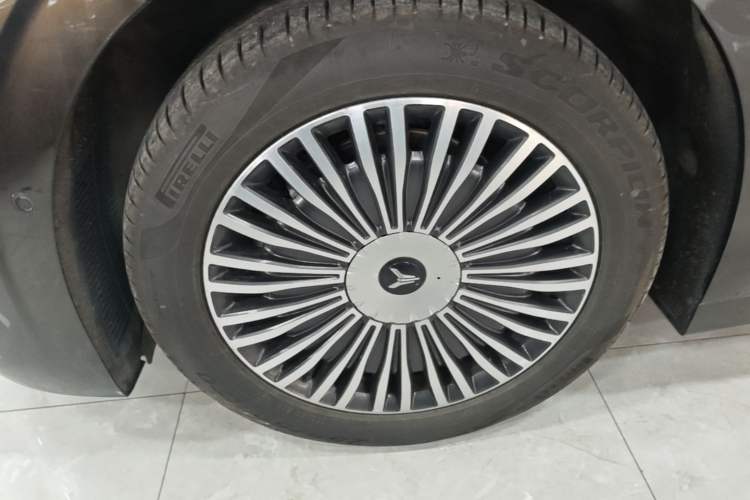 Used VOYAH Dream 2025 PHEV Four-Wheel Drive Prestige Qiankun Edition Exterior 4