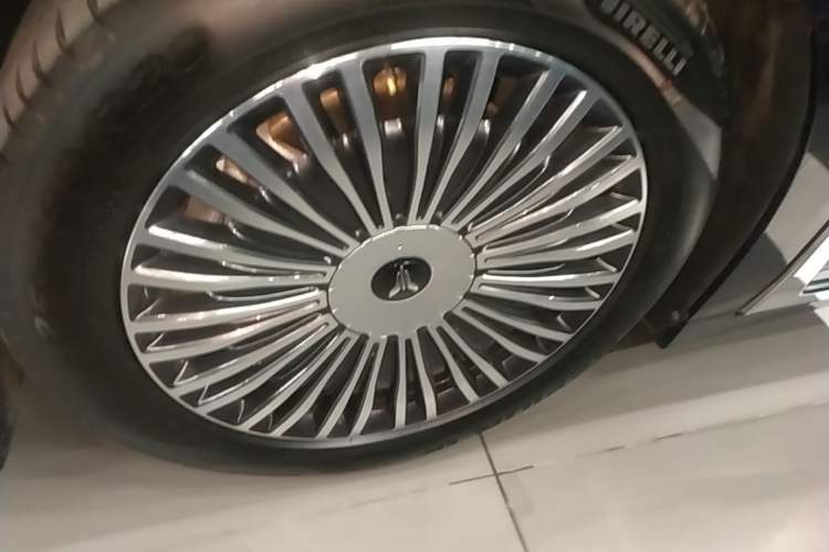 Used VOYAH Dream 2025 PHEV Four-Wheel-Drive Flagship Version – Qiankun Edition Exterior 4