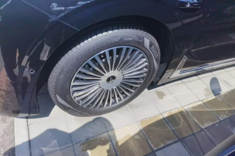 Used VOYAH Dream 2025 PHEV Four-Wheel Drive Prestige Qiankun Edition Exterior 4