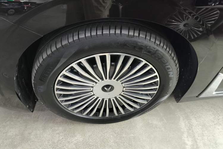 Used VOYAH Dream 2025 PHEV Four-Wheel-Drive Flagship Version – Qiankun Edition Exterior 4