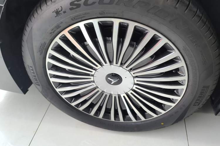 Used VOYAH Dream 2025 PHEV Four-Wheel-Drive Flagship Kunpeng Edition Exterior 5
