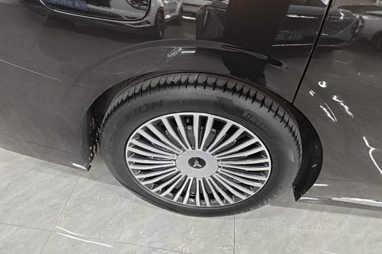 Used VOYAH Dream 2025 PHEV Four-Wheel-Drive Flagship Kunpeng Edition Exterior 5