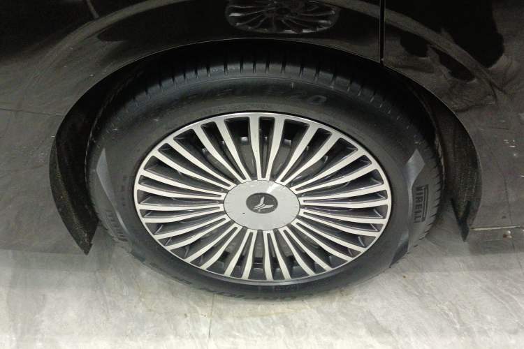 Used VOYAH Dream 2025 PHEV Four-Wheel-Drive Flagship Kunpeng Edition Exterior 5