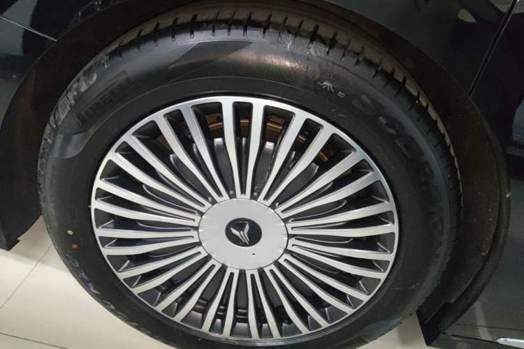 Used VOYAH Dream 2025 PHEV Four-Wheel-Drive Flagship Kunpeng Edition Exterior 5