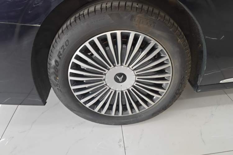 Used VOYAH Dream 2025 PHEV Four-Wheel Drive Prestige Kunpeng Edition Exterior 5