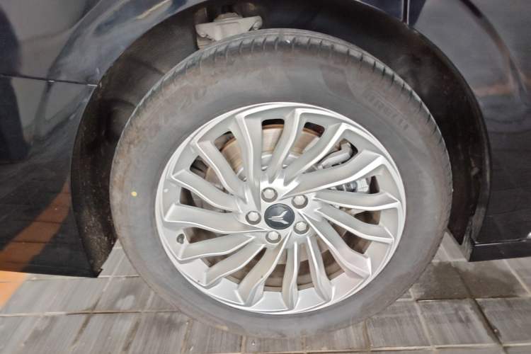 Used VOYAH Dream 2025 PHEV Four-Wheel Drive Excellence Kunpeng Edition Exterior 5