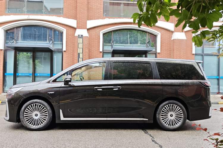Used VOYAH Dream 2025 PHEV Four-Wheel Drive Prestige Qiankun Edition Exterior 5