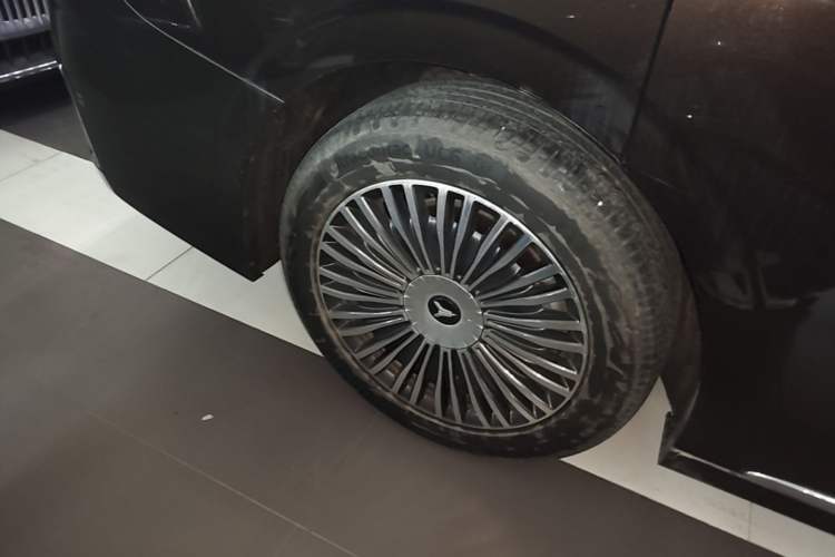 Used VOYAH Dream 2025 PHEV Four-Wheel Drive Prestige Kunpeng Edition Exterior 5