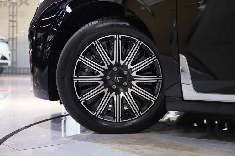 Used VOYAH Dream 2025 EV Four-Wheel Drive Flagship Kunpeng Edition Exterior 6