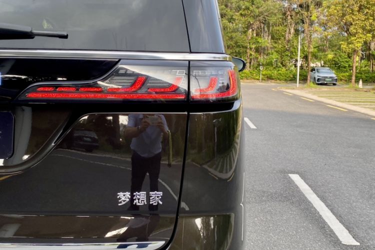 Used VOYAH Dream 2025 PHEV Four-Wheel-Drive Flagship Kunpeng Edition Exterior 6