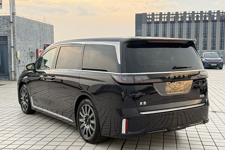 Used VOYAH Dream 2025 EV Four-Wheel Drive Flagship Kunpeng Edition Exterior 7