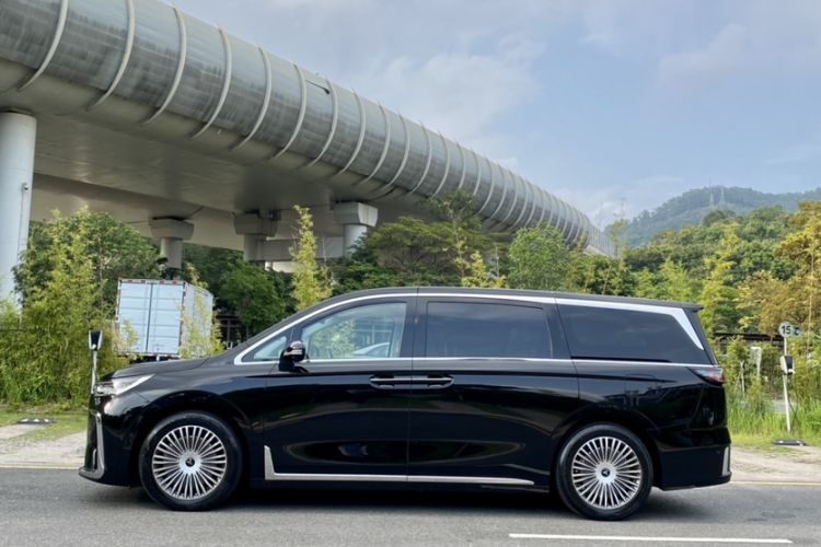 Used VOYAH Dream 2025 PHEV Four-Wheel Drive Prestige Kunpeng Edition Exterior 7