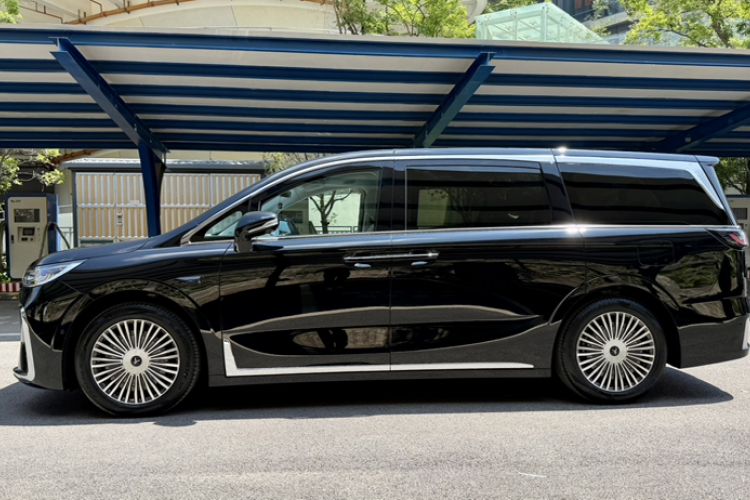 Used VOYAH Dream 2025 PHEV Four-Wheel Drive Prestige Qiankun Edition Exterior 7