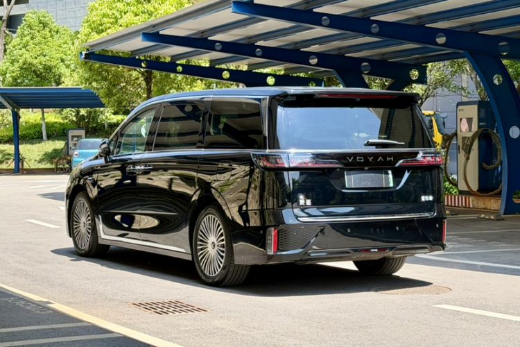 Used VOYAH Dream 2025 PHEV Four-Wheel Drive Prestige Qiankun Edition Exterior 8