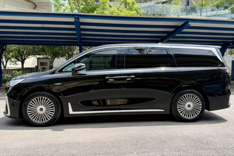 Used VOYAH Dream 2025 PHEV Four-Wheel Drive Prestige Qiankun Edition Exterior 9
