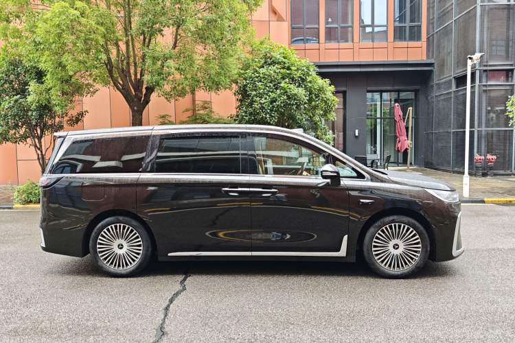 Used VOYAH Dream 2025 PHEV Four-Wheel Drive Prestige Qiankun Edition Exterior 9