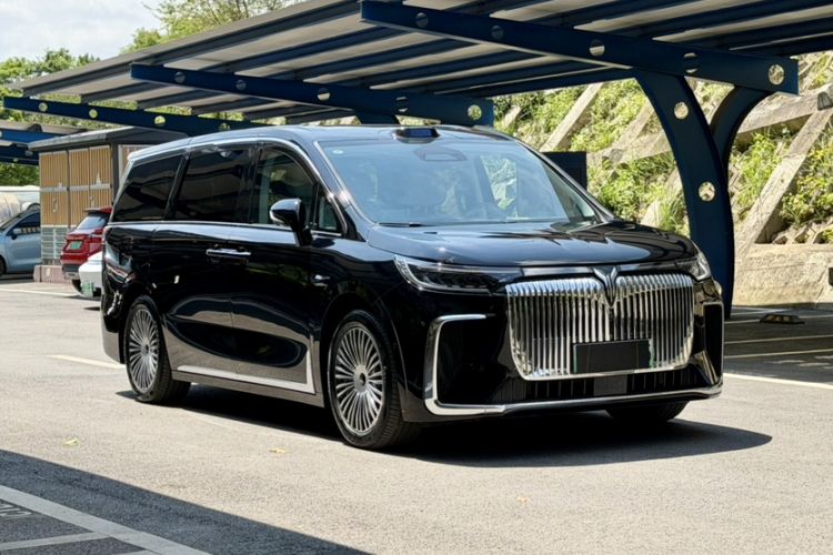 Used VOYAH Dream 2025 PHEV Four-Wheel Drive Prestige Qiankun Edition Exterior 9