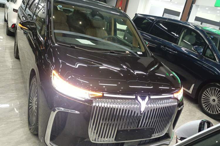 Used VOYAH Dream 2025 PHEV Four-Wheel-Drive Flagship Kunpeng Edition Front