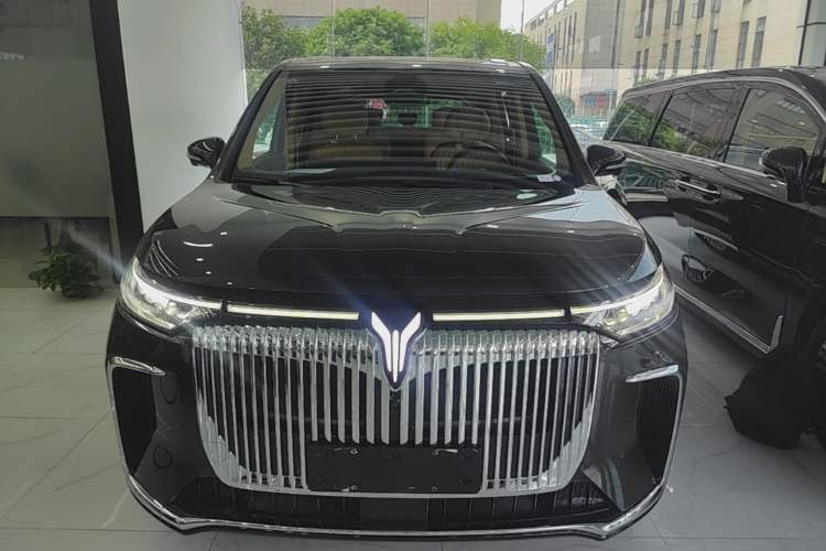 Used VOYAH Dream 2025 PHEV Four-Wheel-Drive Flagship Kunpeng Edition Front
