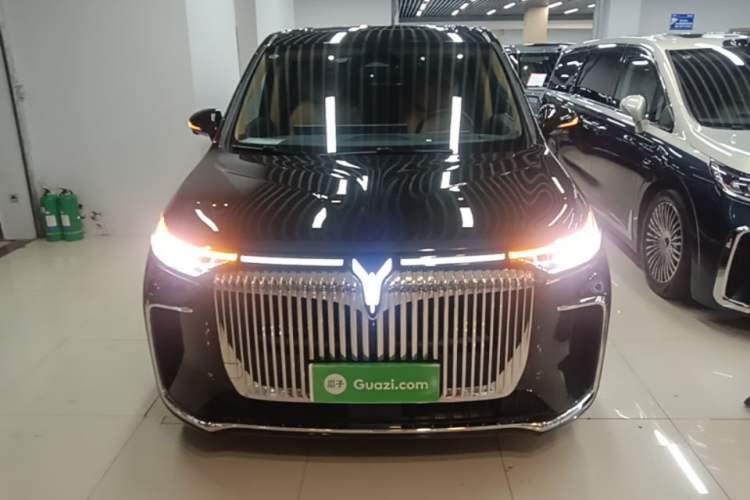Used VOYAH Dream 2025 PHEV Four-Wheel Drive Prestige Kunpeng Edition Front