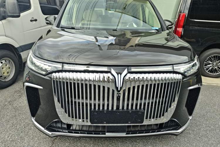 Used VOYAH Dream 2025 PHEV Four-Wheel Drive Prestige Kunpeng Edition Front