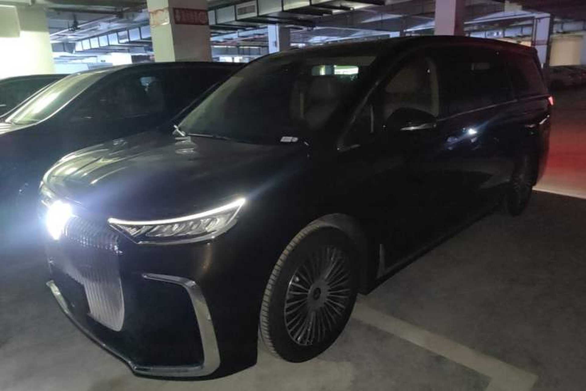 Used VOYAH Dream 2025 PHEV Four-Wheel-Drive Flagship Kunpeng Edition Front Left 45 Deg