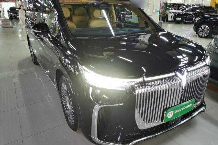 Used VOYAH Dream 2025 PHEV Four-Wheel Drive Prestige Kunpeng Edition Front Right 45 Deg