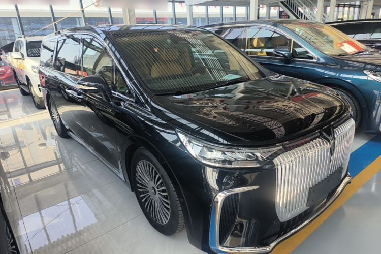 Used VOYAH Dream 2025 PHEV Four-Wheel-Drive Flagship Kunpeng Edition Front Right 45 Deg