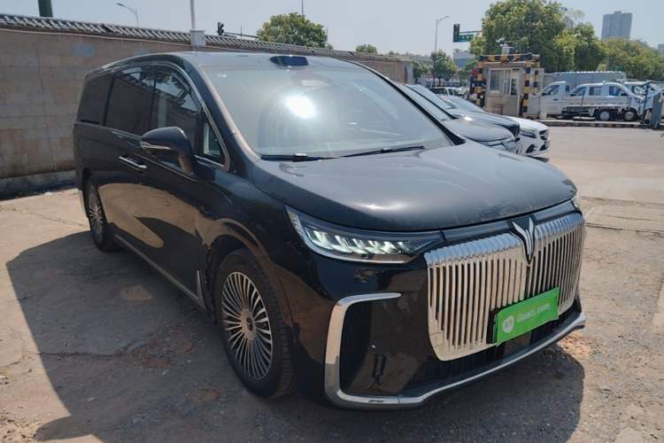 Used VOYAH Dream 2025 PHEV Four-Wheel Drive Prestige Qiankun Edition Front Right 45 Deg