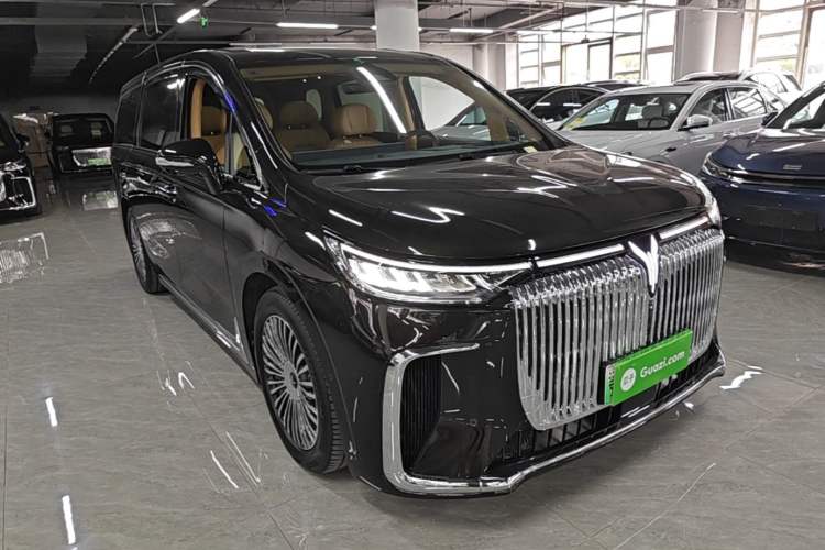 Used VOYAH Dream 2025 PHEV Four-Wheel-Drive Flagship Kunpeng Edition Front Right 45 Deg