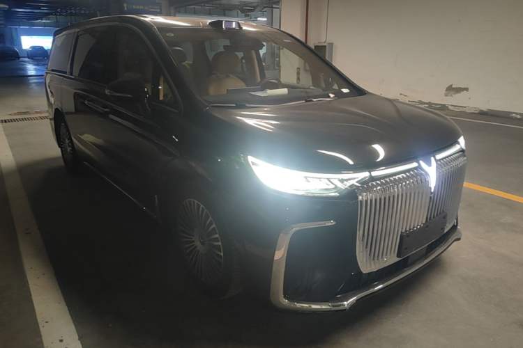 Used VOYAH Dream 2025 PHEV Four-Wheel Drive Excellence Qiankun Edition Front Right 45 Deg