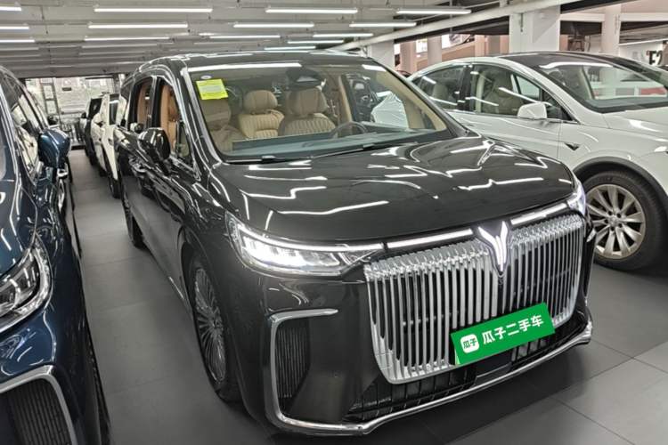 Used VOYAH Dream 2025 PHEV Four-Wheel-Drive Flagship Kunpeng Edition Front Right 45 Deg
