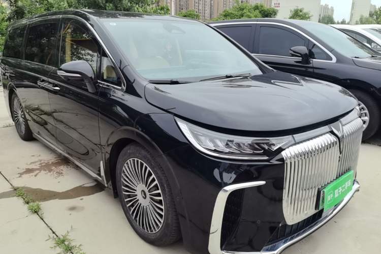Used VOYAH Dream 2025 PHEV Four-Wheel-Drive Flagship Kunpeng Edition Front Right 45 Deg