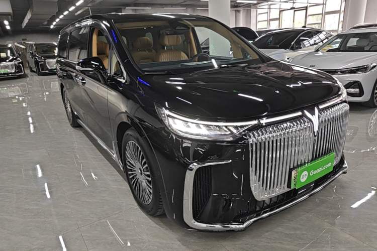 Used VOYAH Dream 2025 PHEV Four-Wheel-Drive Flagship Kunpeng Edition Front Right 45 Deg