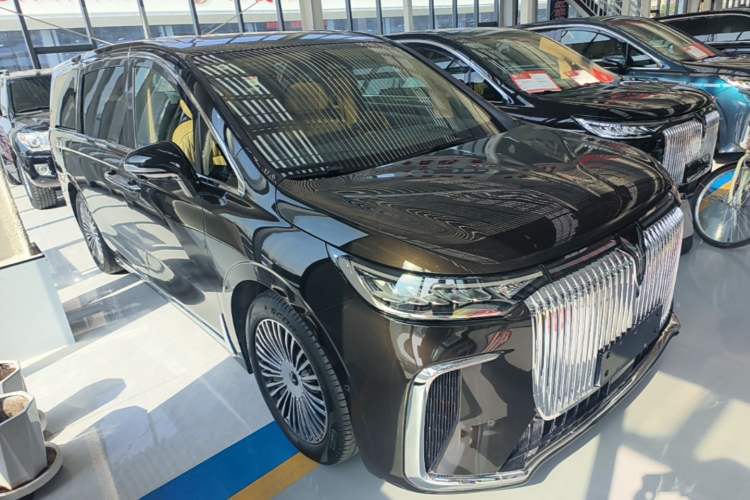 Used VOYAH Dream 2025 PHEV Four-Wheel-Drive Flagship Kunpeng Edition Front Right 45 Deg