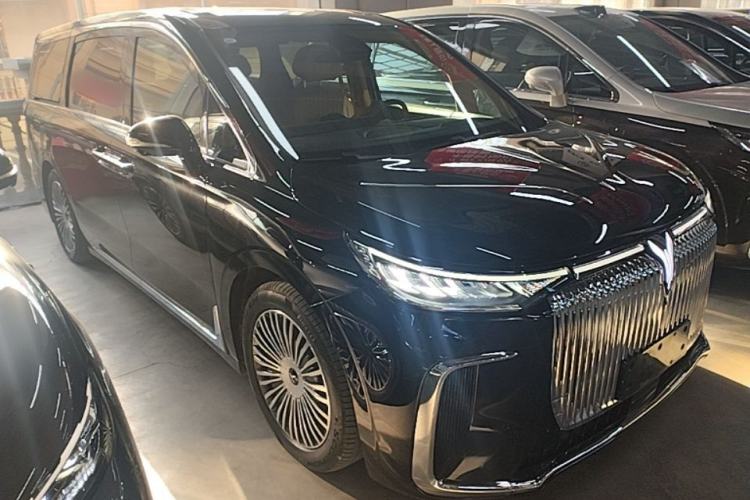 Used VOYAH Dream 2025 PHEV Four-Wheel-Drive Flagship Kunpeng Edition Front Right 45 Deg