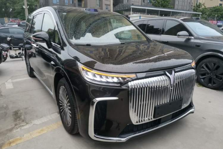 Used VOYAH Dream 2025 PHEV Four-Wheel Drive Prestige Qiankun Edition Front Right 45 Deg