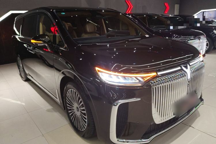 Used VOYAH Dream 2025 PHEV Four-Wheel-Drive Flagship Kunpeng Edition Front Right 45 Deg