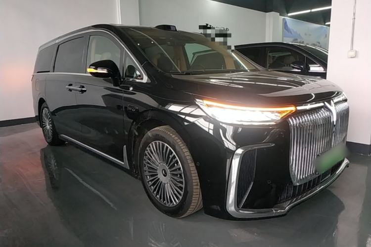 Used VOYAH Dream 2025 PHEV Four-Wheel Drive Prestige Qiankun Edition Front Right 45 Deg
