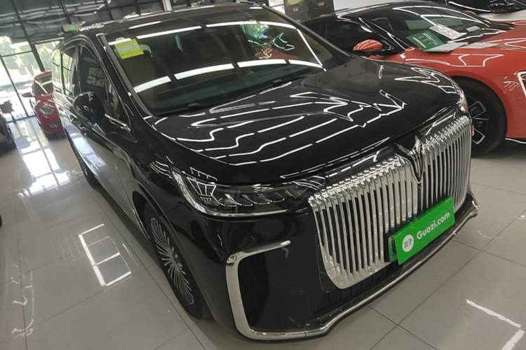Used VOYAH Dream 2025 PHEV Four-Wheel-Drive Flagship Kunpeng Edition Front Right 45 Deg