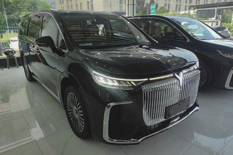 Used VOYAH Dream 2025 PHEV Four-Wheel-Drive Flagship Kunpeng Edition Front Right 45 Deg