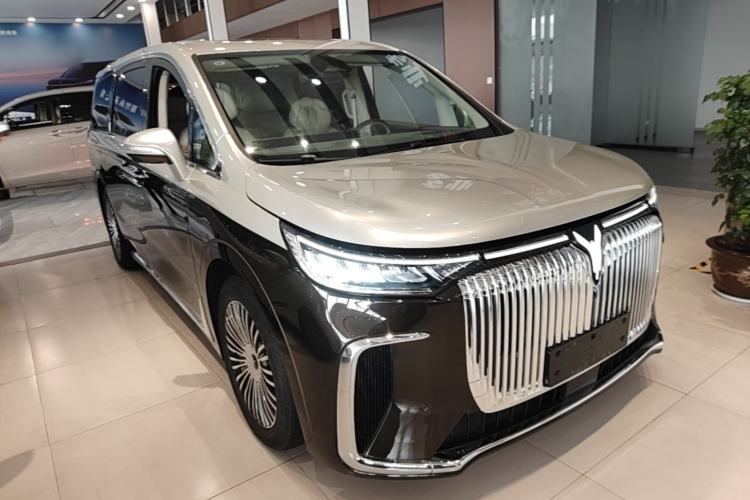 Used VOYAH Dream 2025 PHEV Four-Wheel Drive Prestige Kunpeng Edition Front Right 45 Deg