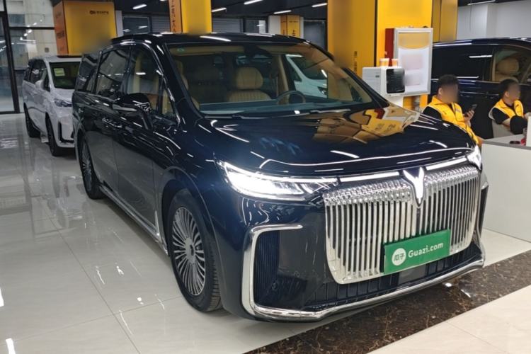 Used VOYAH Dream 2025 PHEV Four-Wheel-Drive Flagship Kunpeng Edition Front Right 45 Deg