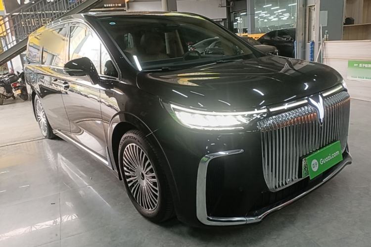 Used VOYAH Dream 2025 PHEV Four-Wheel-Drive Flagship Kunpeng Edition Front Right 45 Deg