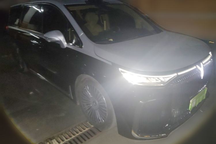 Used VOYAH Dream 2025 PHEV Four-Wheel-Drive Flagship Version – Qiankun Edition Front Right 45 Deg