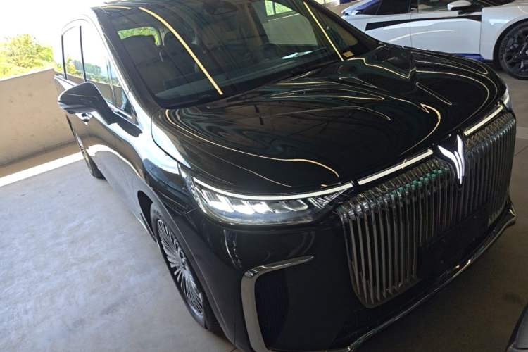 Used VOYAH Dream 2025 PHEV Four-Wheel-Drive Flagship Kunpeng Edition Front Right 45 Deg