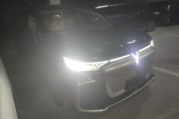 Used VOYAH Dream 2025 PHEV Four-Wheel-Drive Flagship Kunpeng Edition Front Right 45 Deg