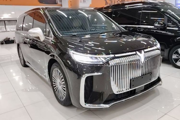 Used VOYAH Dream 2025 PHEV Four-Wheel-Drive Flagship Kunpeng Edition Front Right 45 Deg